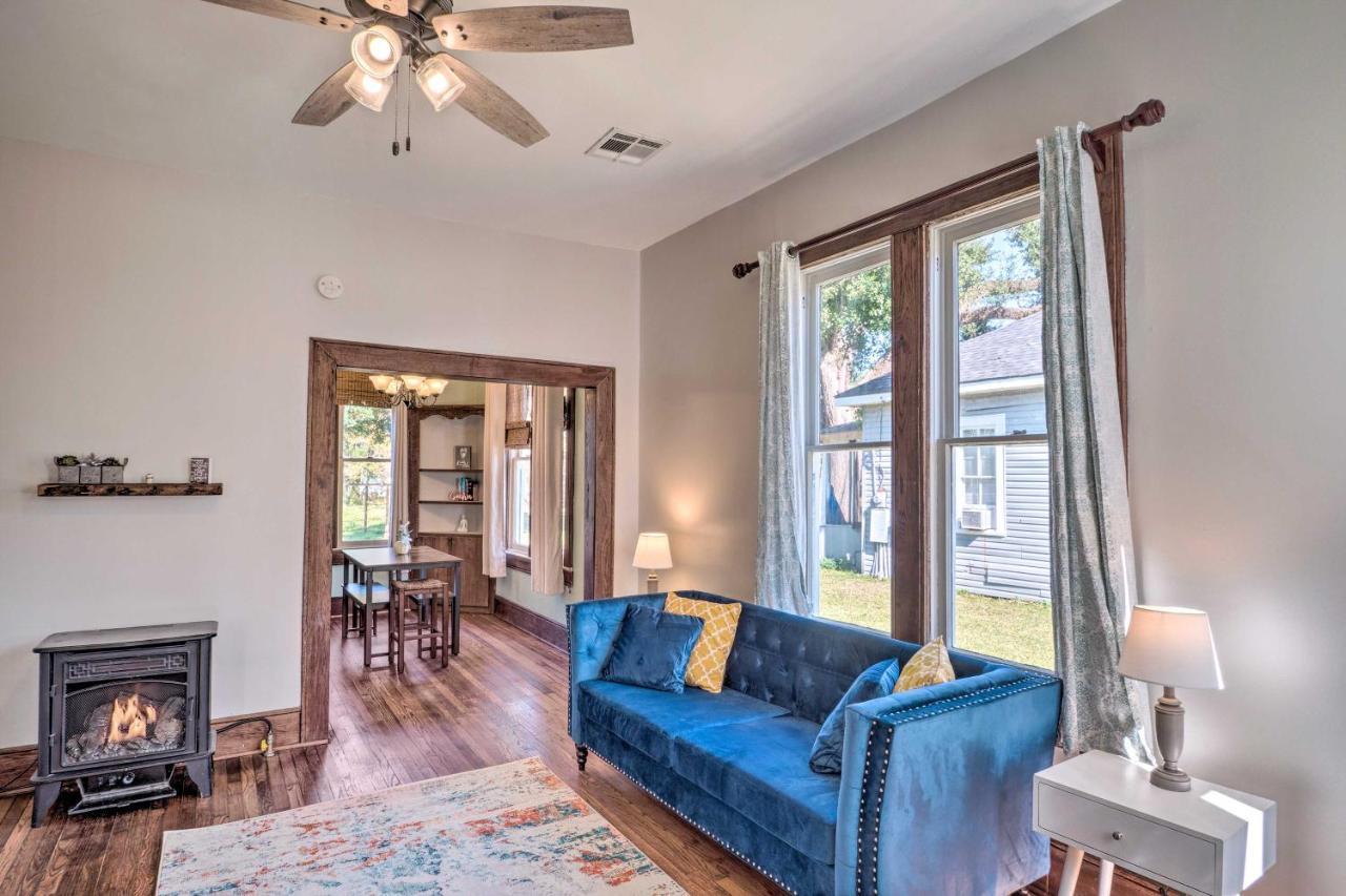 Lake Charles Cottage With Fireplace And Yard! Dış mekan fotoğraf